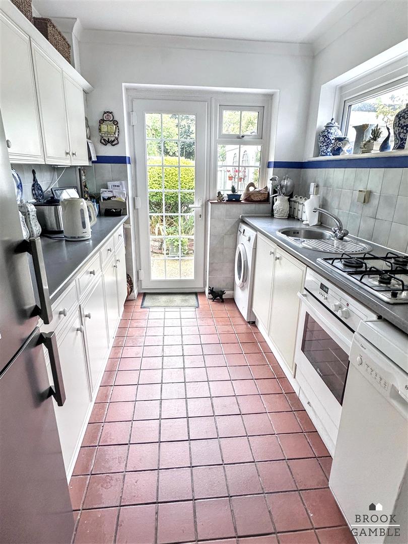 3 Bedroom House. 10 St. Annes Road in Eastbourne,  8